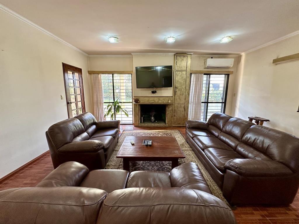 Casa con pileta, parrillero y 1.000 m² en Salto