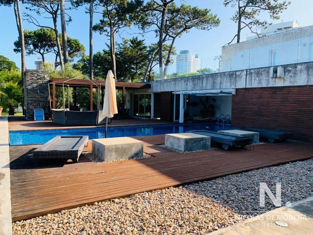 Importante residencia en Venta, Playa Mansa, Punta del Este