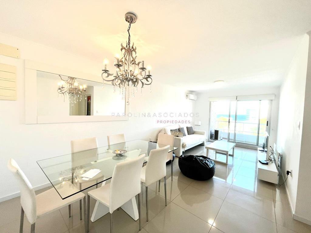 Apartamento de 3 dormitorios en venta en edificio