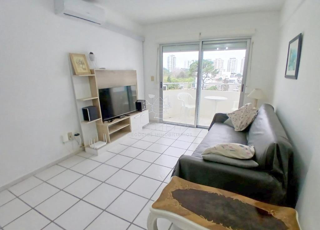 Apartamento 2 dormitorios, 2 baños , Balcón y cochera en