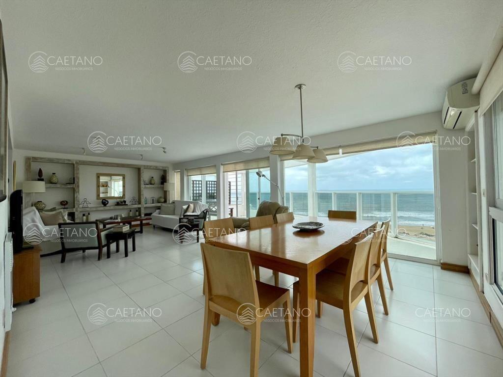 Excepcional penthouse en primera linea de la