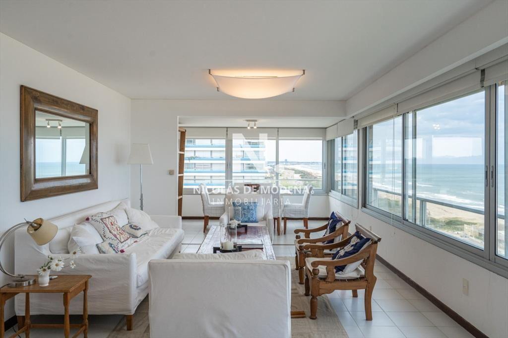 Apartamento en Venta de 3 dormitorios Frente al ,