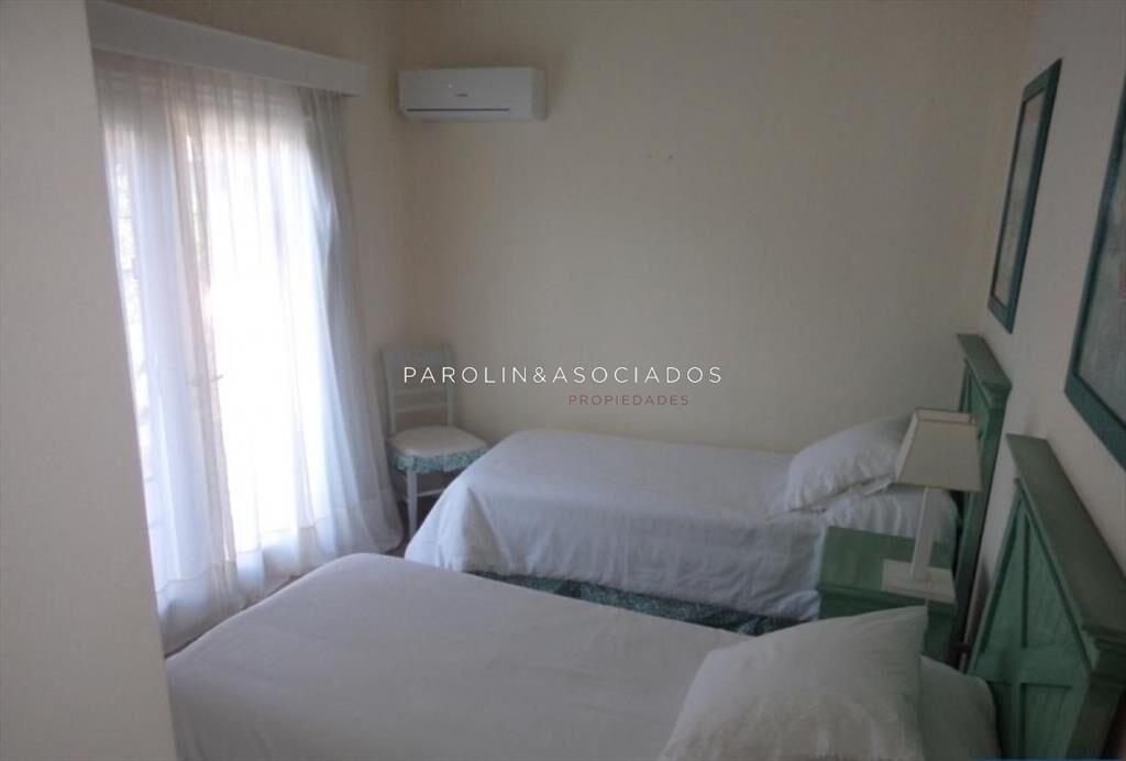 Excelente casa en venta a dos cuadras del mar,