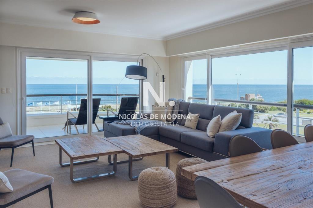 Excelente Penthouse 4 dormitorios en Venta Frente al Mar -