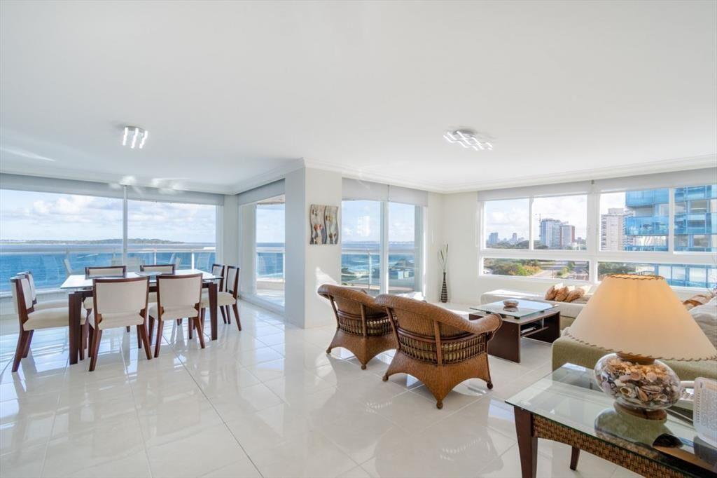 Apartamento frente al Mar - Tres Dormitorio Suite con Vista