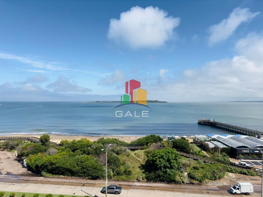 Apartamento reciclado, primera linea playa mansa,
