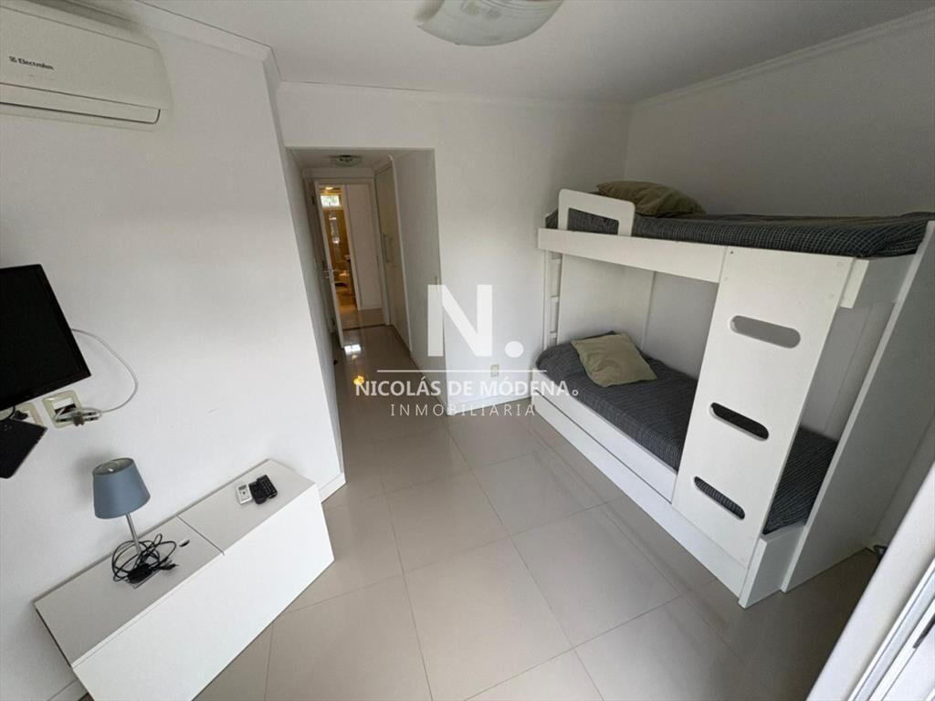 Apartamento de 3 dormitorios en Casino Tower, del