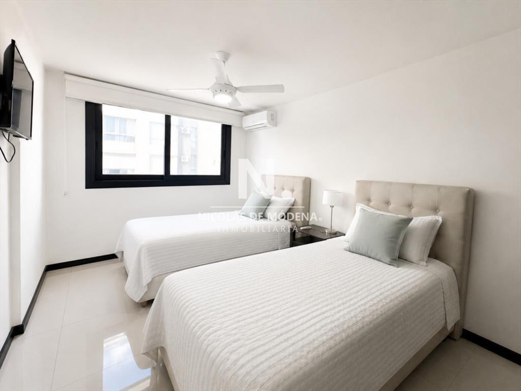 Apartamento en venta y alquiler de 3 Dormitorios Punta del