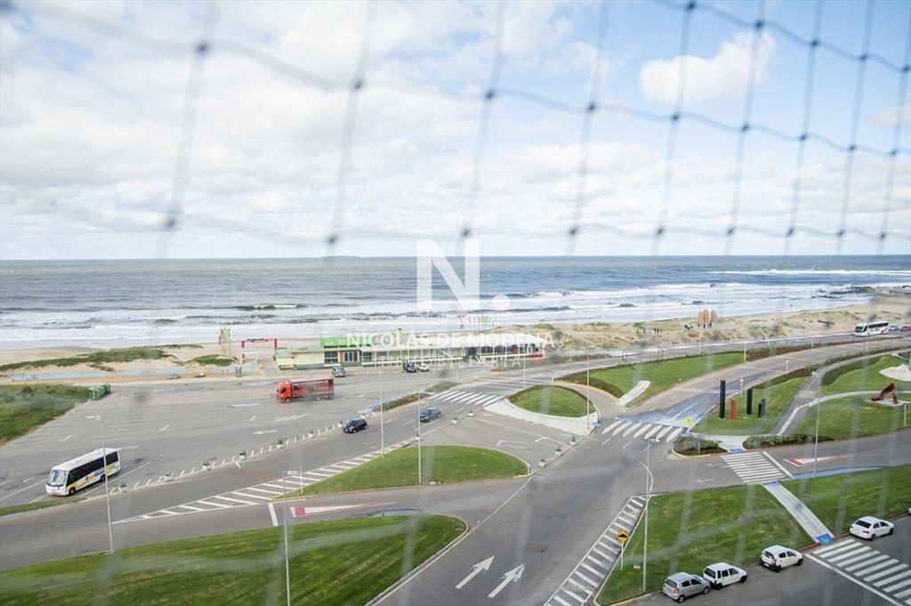 Torre Imperiale Punta Del Este, Divino puesto