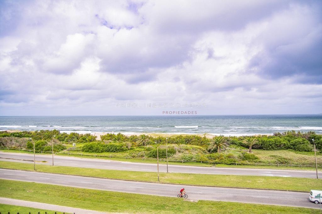 Espectacular apartamento en venta frente al mar