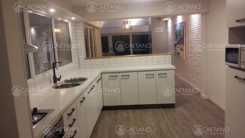 Alquiler y venta de casa de 5 dormitorios en del