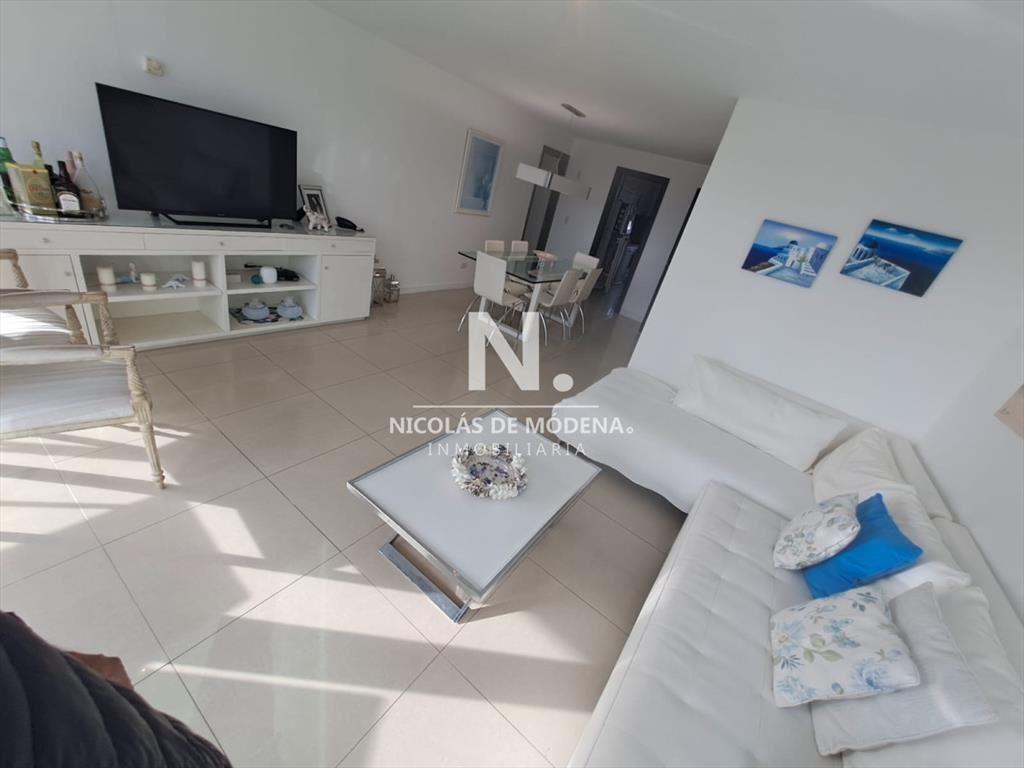 Apartamento en Playa Mansa a la venta 3 con vista