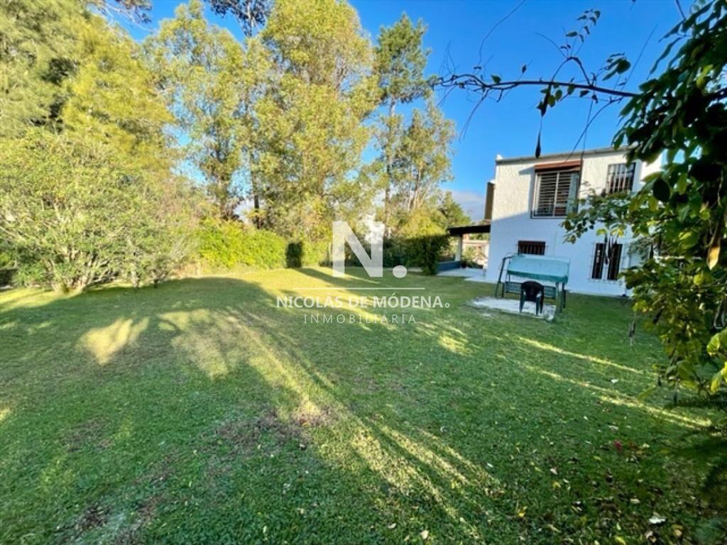 Casa en Pinares de 2 Dormitorios en gran terreno.