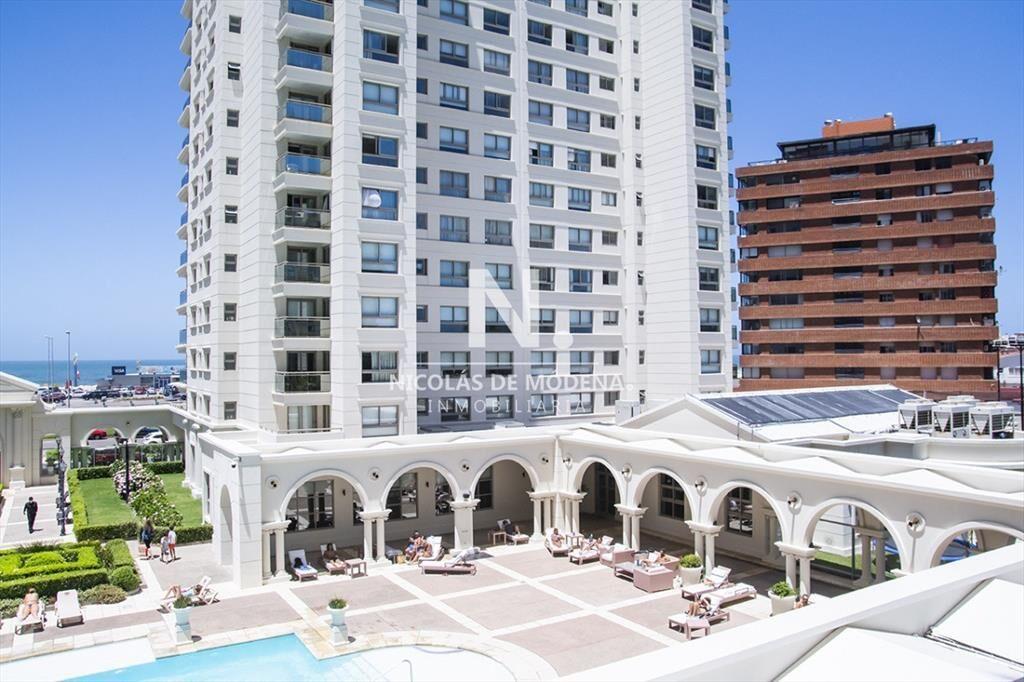 Departamento en venta con amplios dormitorios.