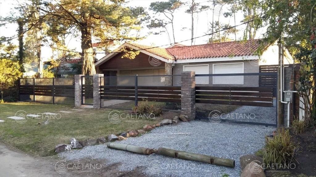 Alquiler y venta de casa de 5 dormitorios en del