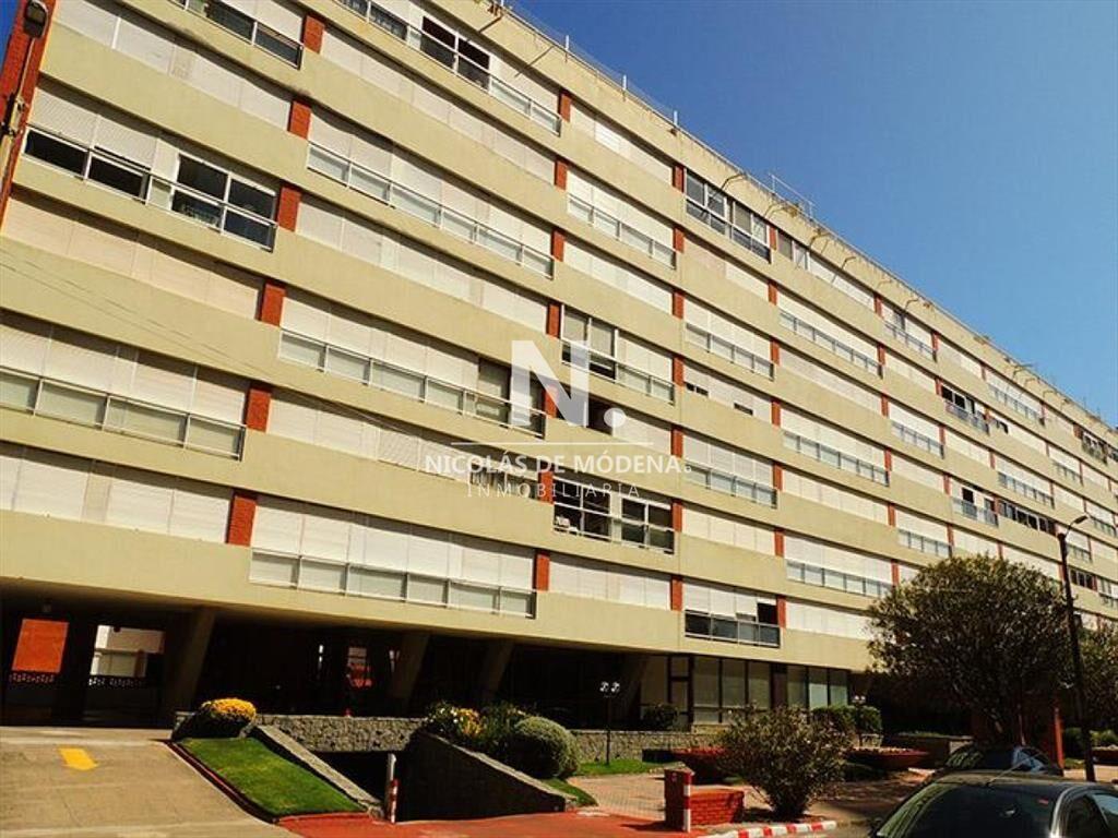En venta apartamento a metros del mar, con buena
