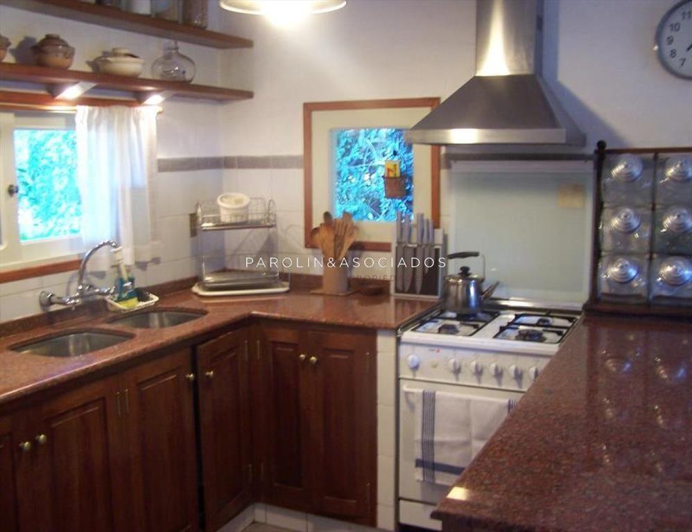 Casa de 4 dormitorios con piscina en La Barra, Punta del Es