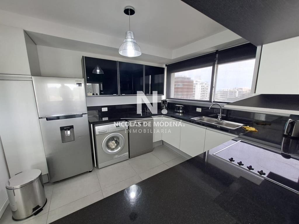 En venta apartamento de 2 dormitorios en Punta del Este.