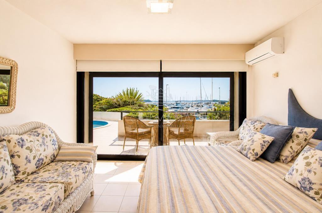 Sólido apartamento en venta, Península, Punta 3