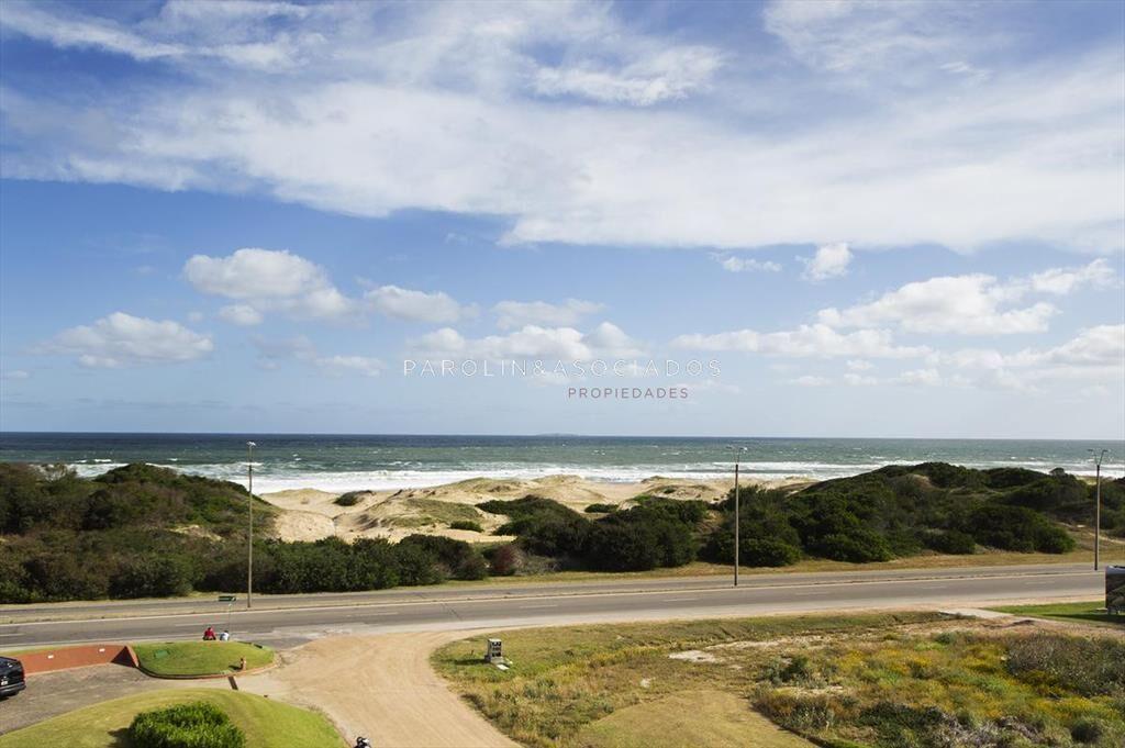 Hermoso triplex en venta en Aguas Azules, Punta