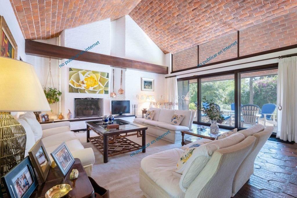 Casa en venta de 5 dormitorios en el Golf, Punta del Este.