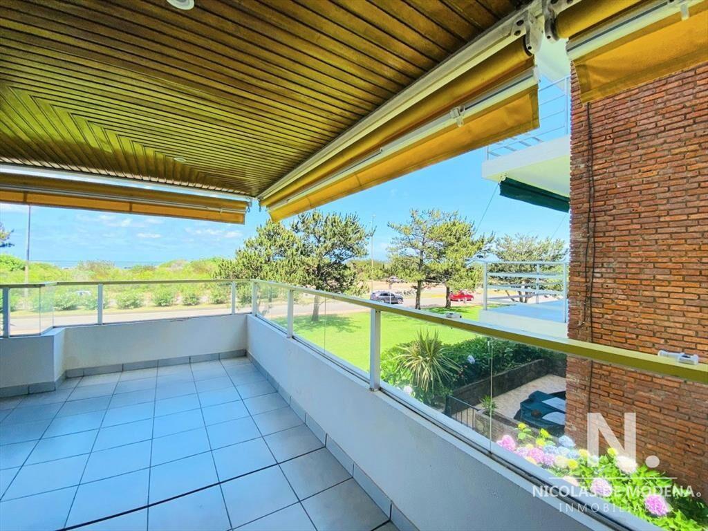 Apartamento primera linea frente al mar de tres dormitorios