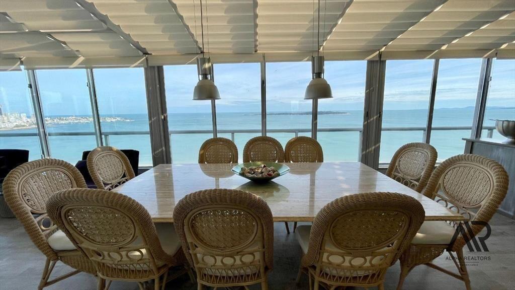 Apartamento en venta de 5 dormitorios c/ cocheras en Pla...