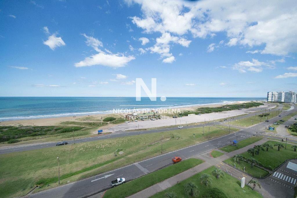 Esplendido departamento en venta frente al mar,