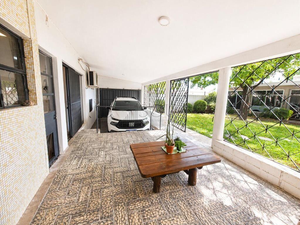 Venta casa 4 dormitorios y 2 garages en Centro de Dolores S