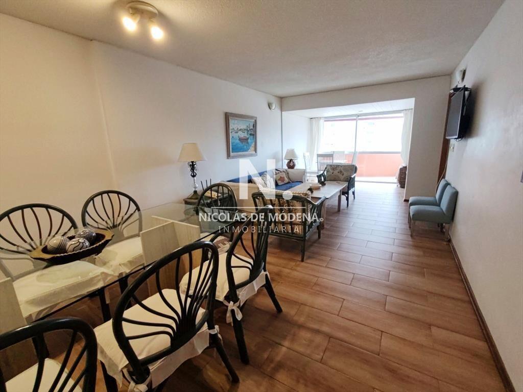 Apartamento en venta 2 dormitorios y servicio en