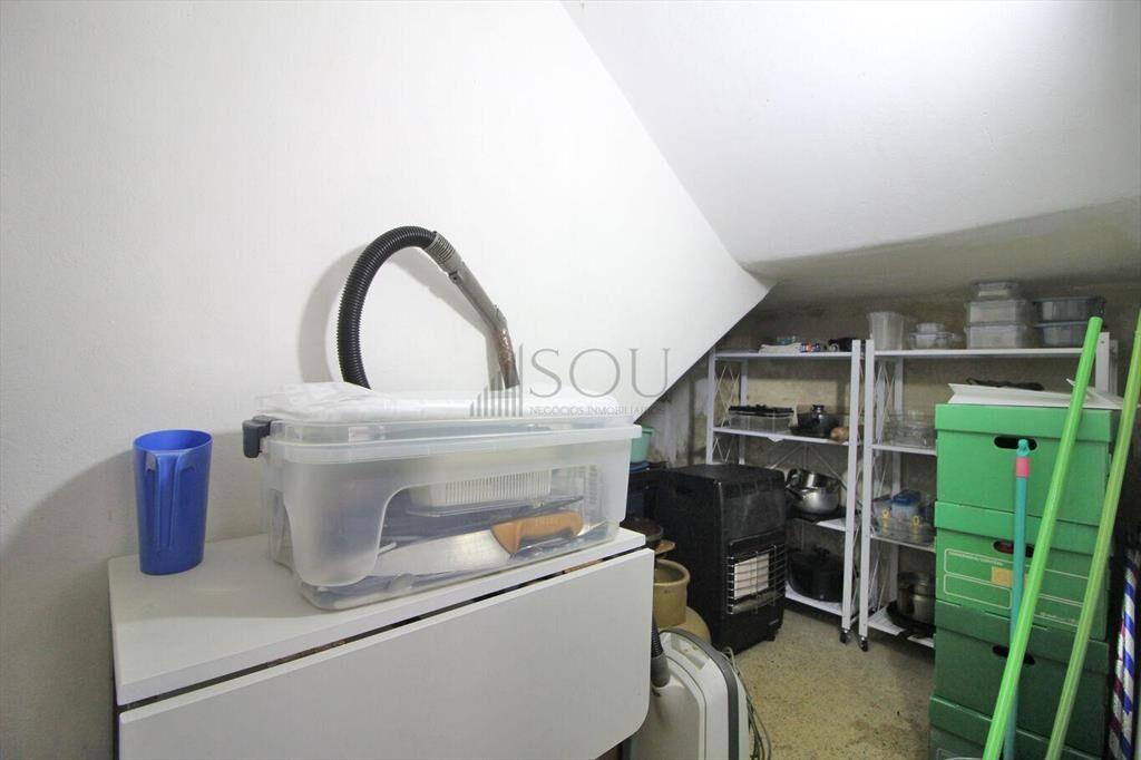 Venta casa cuatro dormitorios más escritorio, patio y garag