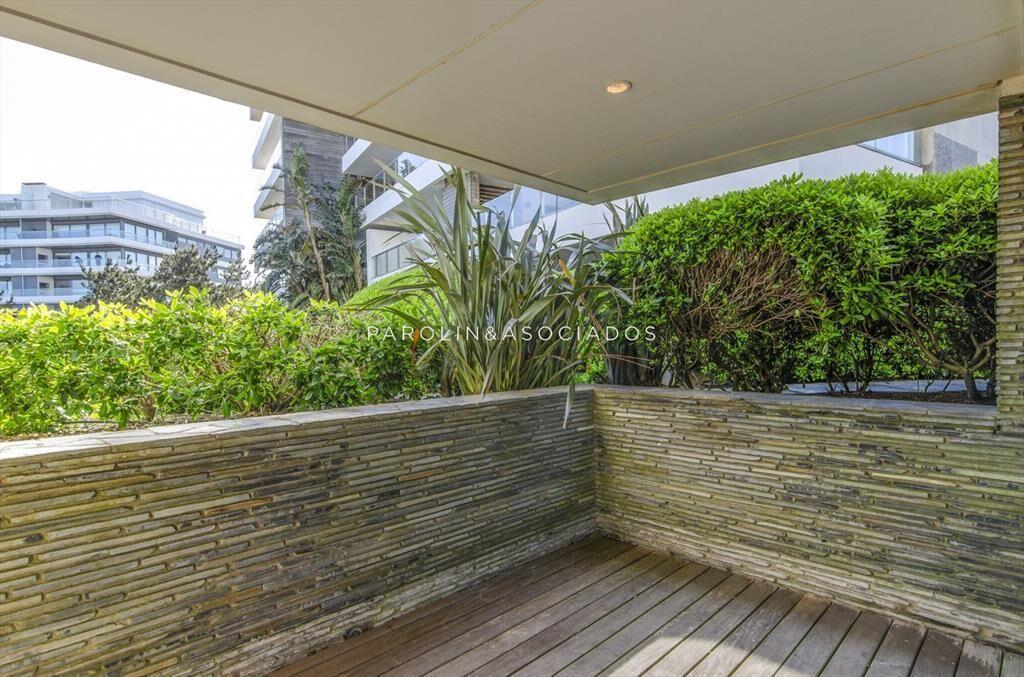 Apartamento en venta en edificio Brava 28, Punta