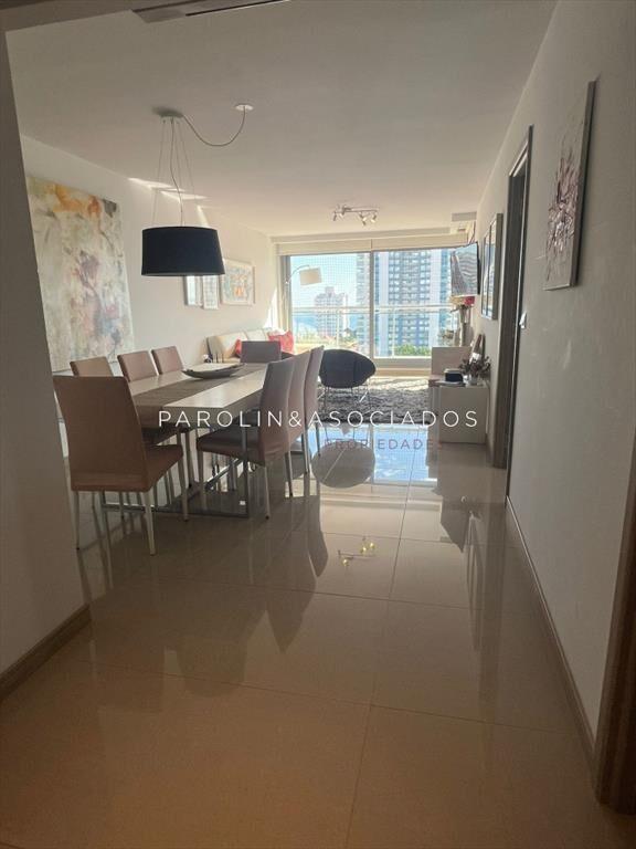 Luminoso apartamento en venta con vista al mar en