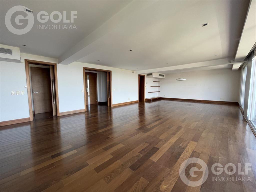 Venta o Alquiler de apartamento triplex de 5 dormitorios en