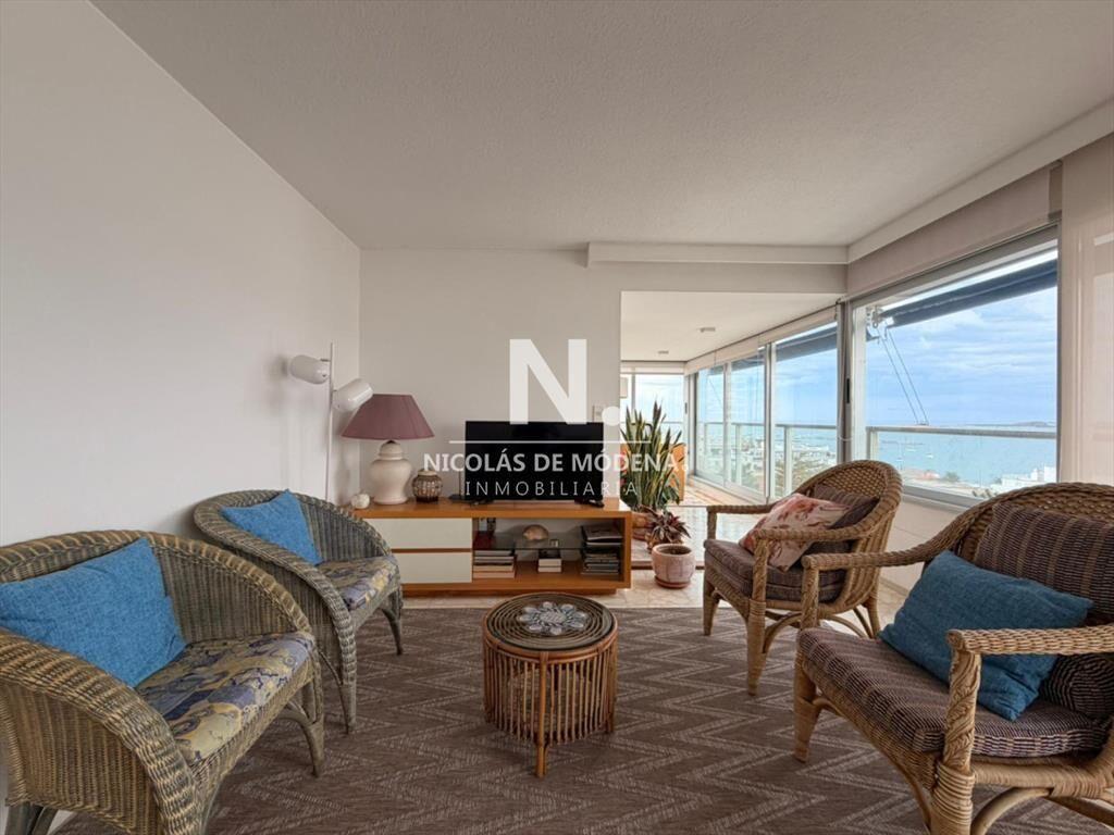 Apartamento en peninsula con vistas hacia la del