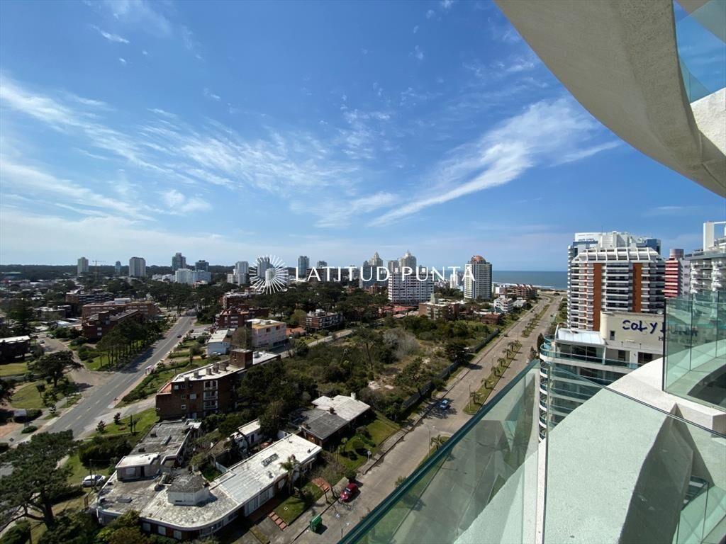 Artower, piso alto con muy linda vista, tres suites