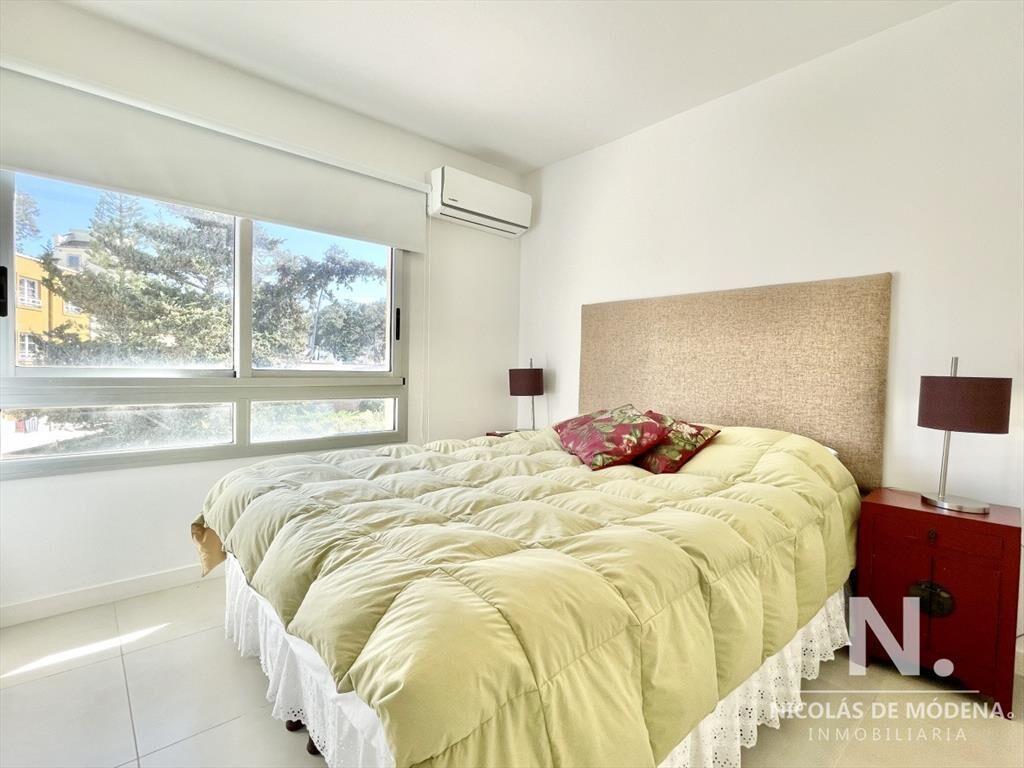 Playa Mansa Punta del Este Apartamento con Parrillero