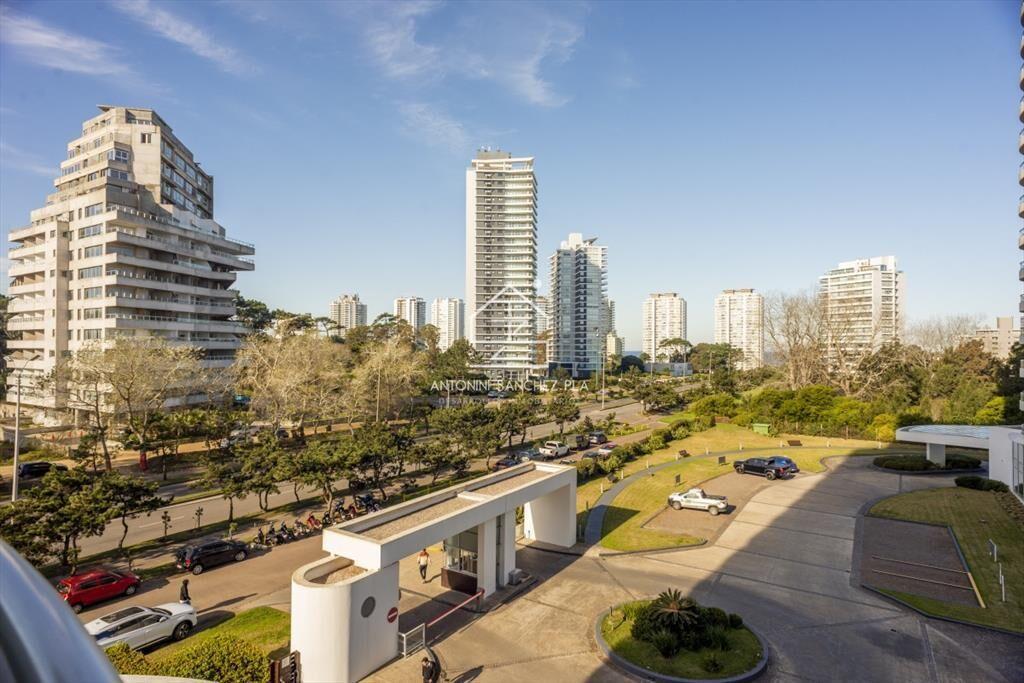 Venta Apartamento 3 dormitorios y dependencia en Ocean Driv