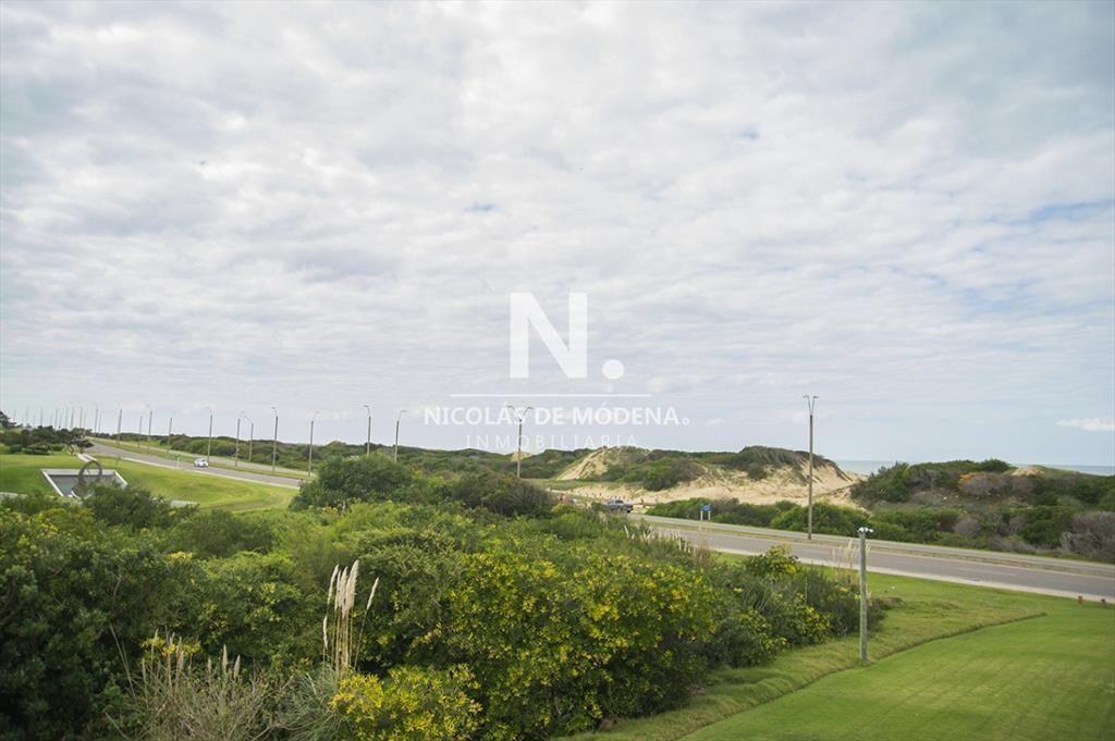 Espectacular departamento de 4 dormitorios en al