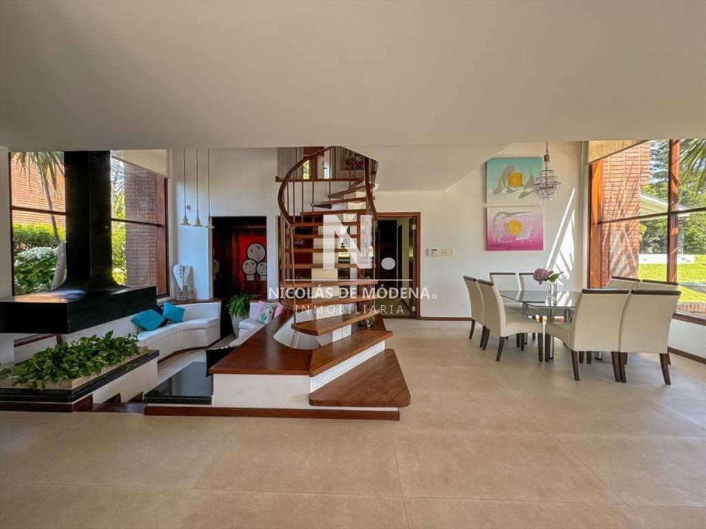 En venta casa de 4 dormitorios, impecable en San
