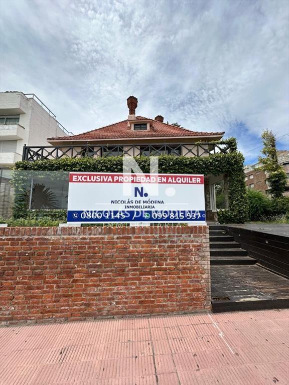 Casa de gran tamaÃ±o ubicada a pasos del Mar