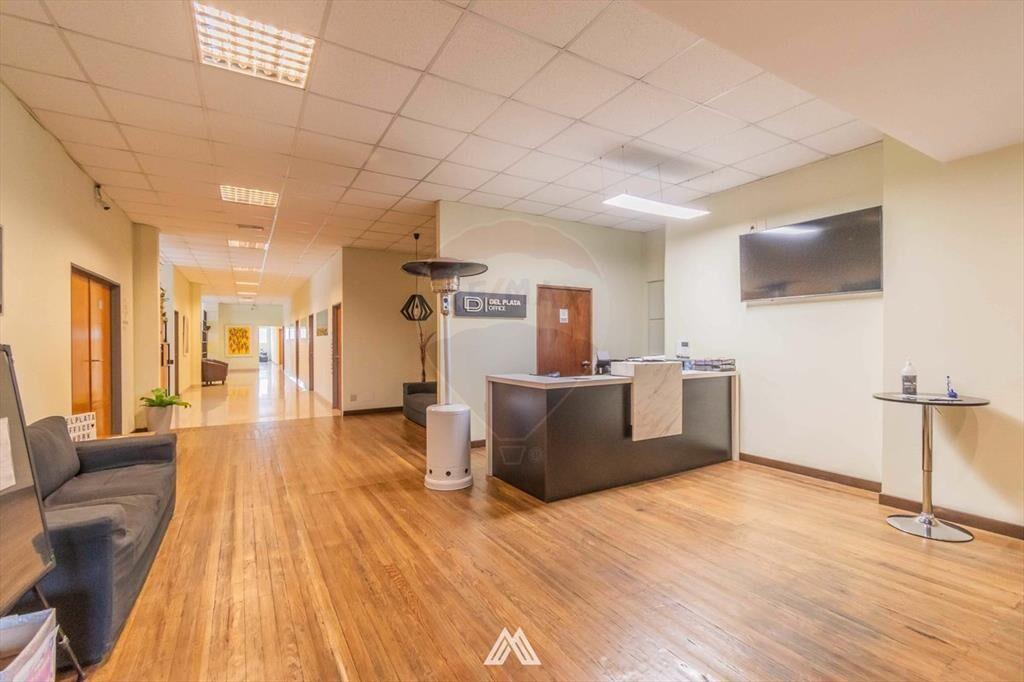 VENTA SEMIPISO DE OFICINAS EQUIPADO EN CENTRO
