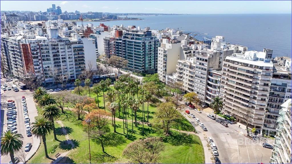 Apartamento de dos dormitorios en venta en Punta Carretas
