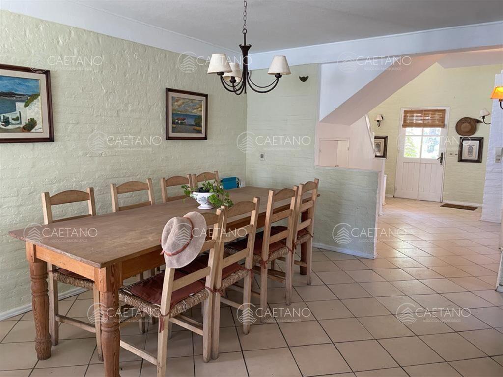 Casa en Alquiler de 4 dormitorios