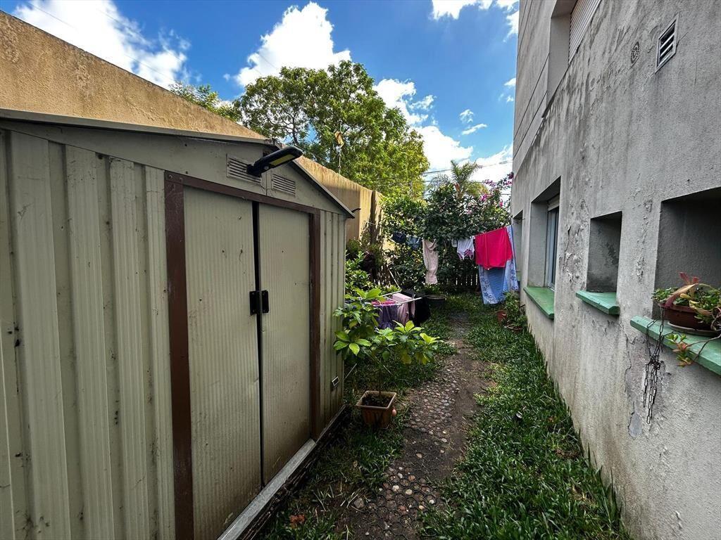 Venta de Apartamento de dos dormitorios con patio y garaje