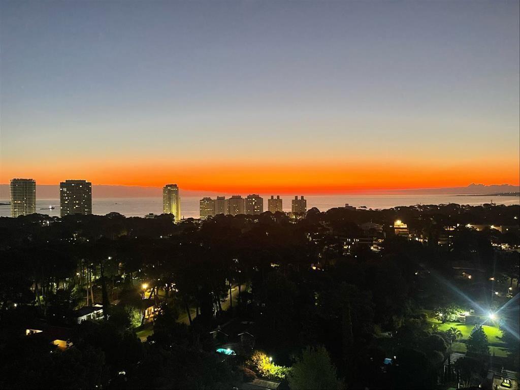 VENTA APARTAMENTO PUNTA DEL ESTE ESTUPENDA VISTA PISO ALTO