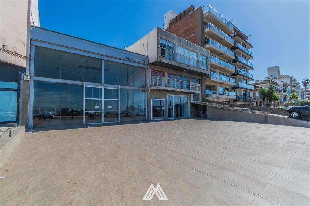 ALQUILA LOCAL CON OFICINAS + APTO BUCEO RAMBLA GGE
