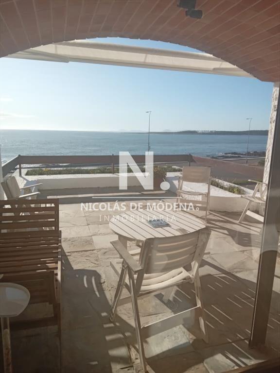 Vende Apartamento de 4 dormitorios,  Punta del