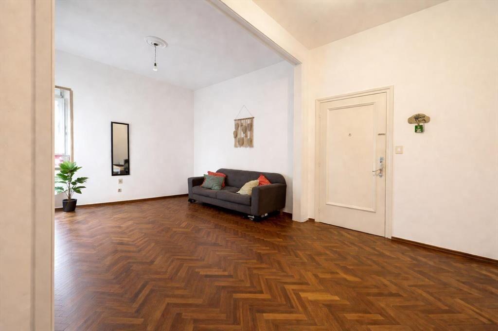 Venta apartamento de dos dormitorios con patio. Tres Cruce
