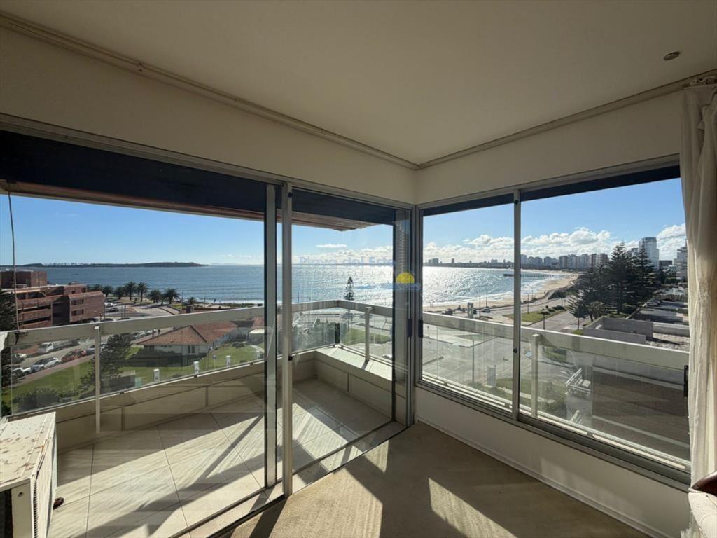 Apartamento de 4 dormitorio en alquiler anual  e